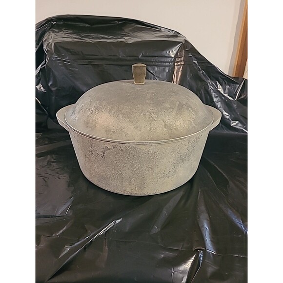 Vintage Club Aluminum Hammered 4.5 Qt. 10 Inch Dutch Oven Pot With Lid - Picture 1 of 8